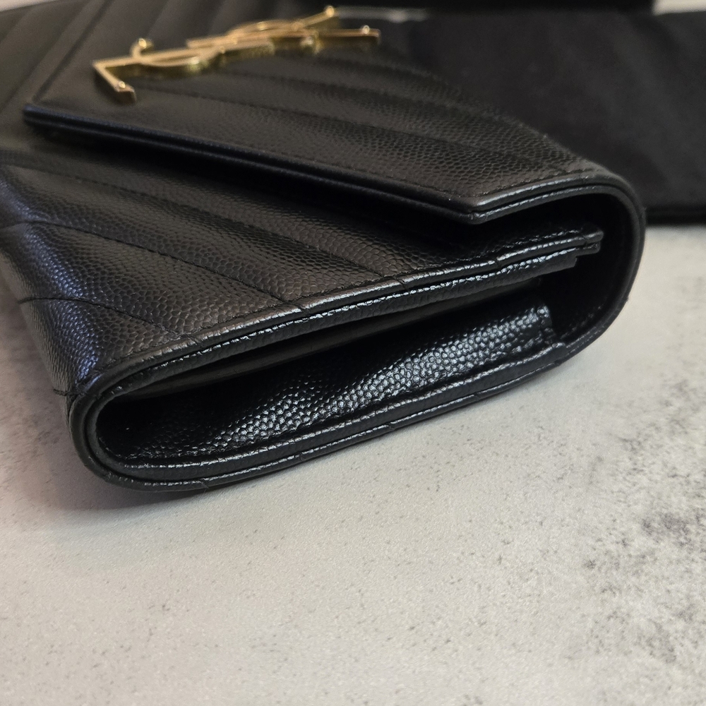 Saint Laurent Grain De Poudre Matelasse Chevron Monogram Flap Wallet - Black - Picture 5 of 15